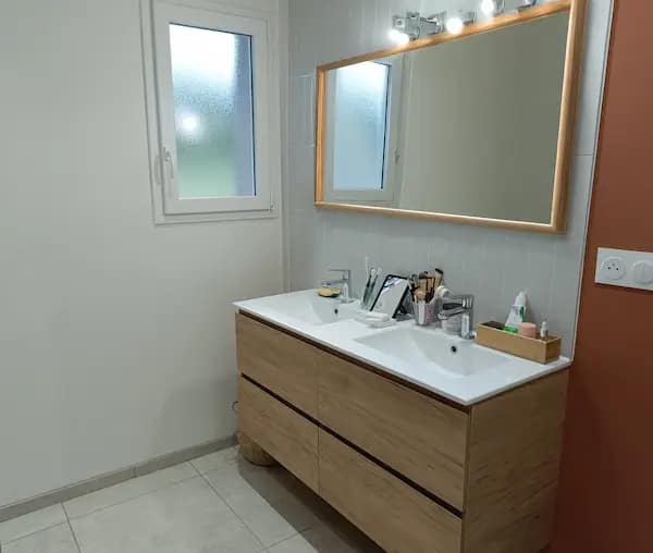 salle de bain neuve avec meuble double vasque à ayherre près d'hasparren